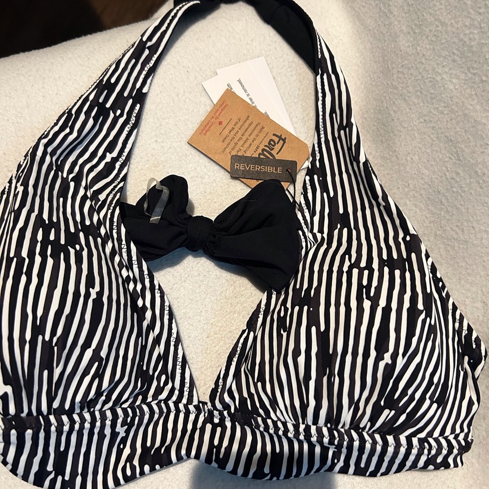 Reversible bikini top